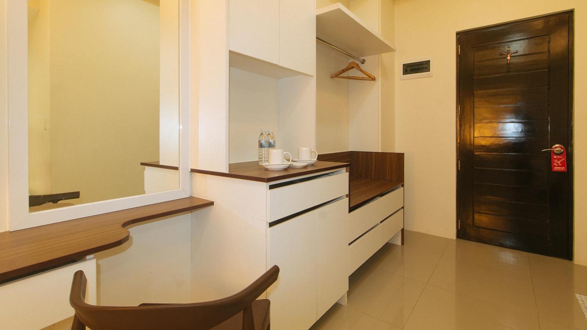 Reddoorz @ Leoncia Apartelle Mandawe Extérieur photo