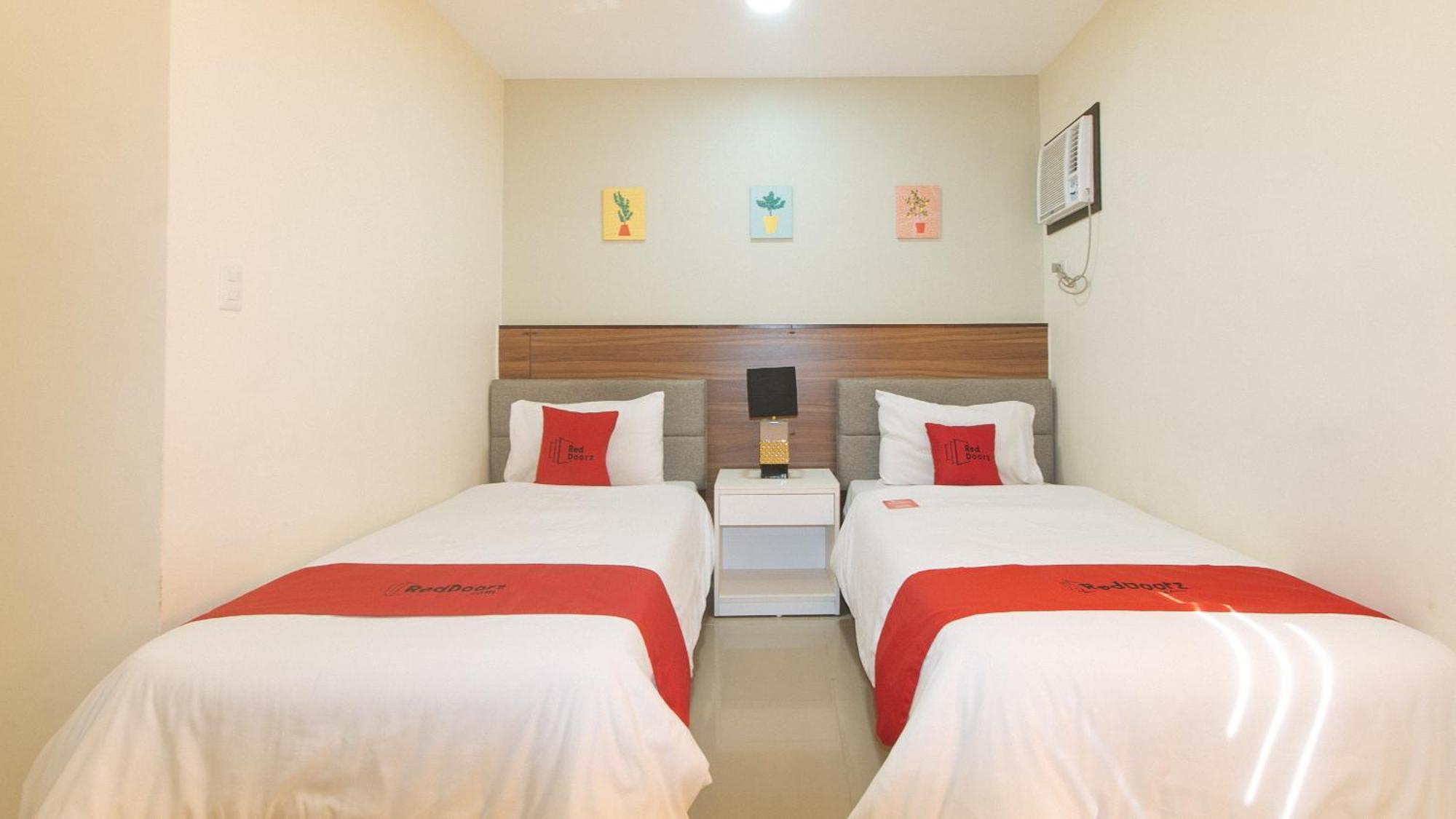 Reddoorz @ Leoncia Apartelle Mandawe Extérieur photo