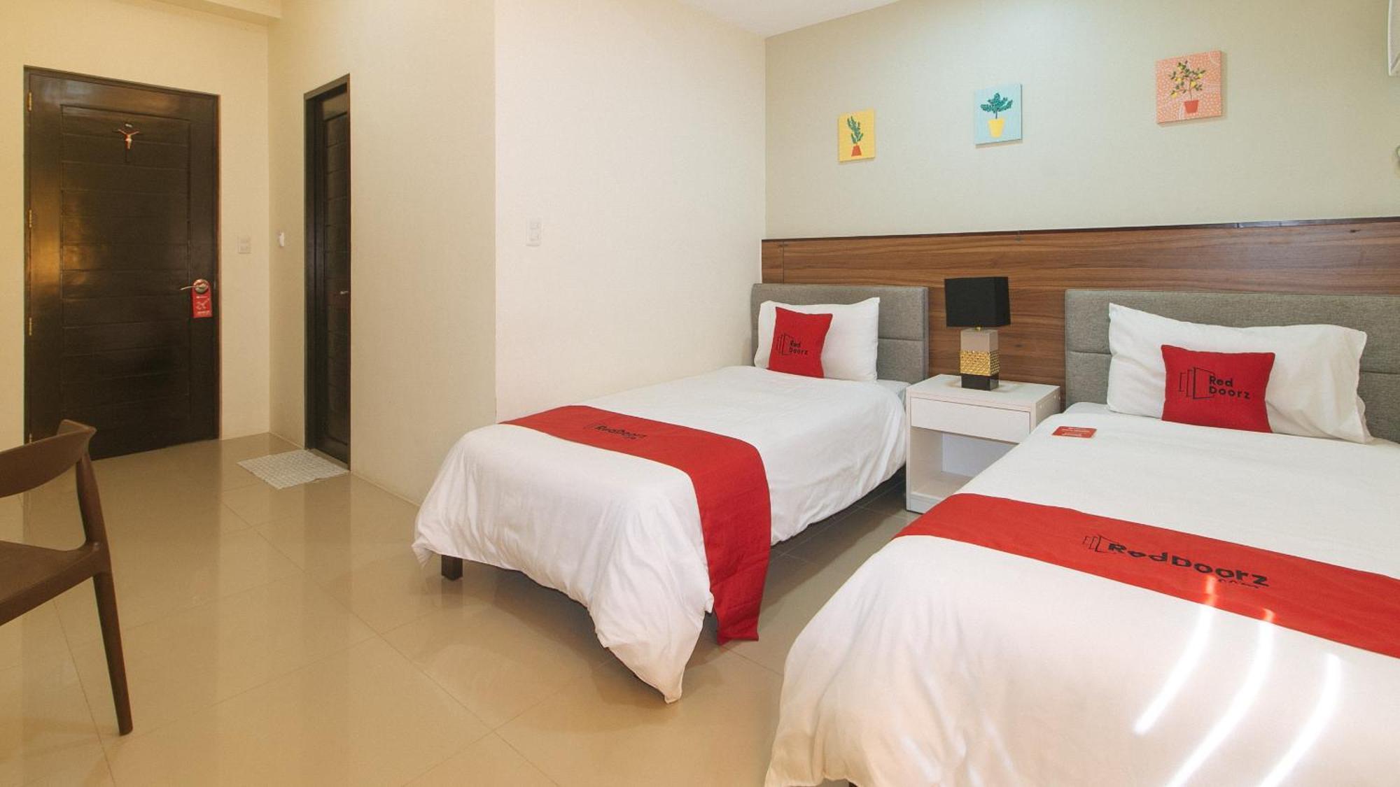 Reddoorz @ Leoncia Apartelle Mandawe Extérieur photo