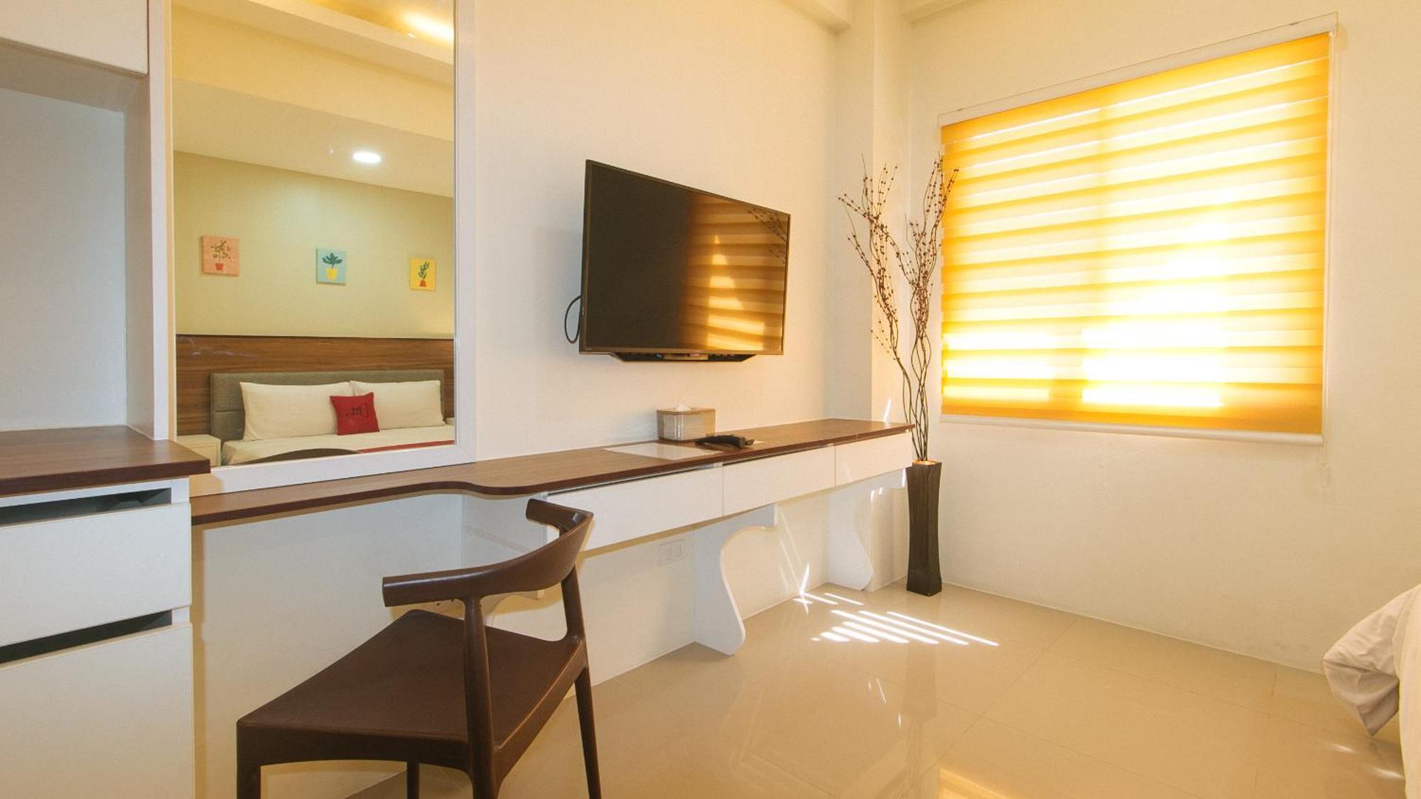 Reddoorz @ Leoncia Apartelle Mandawe Extérieur photo