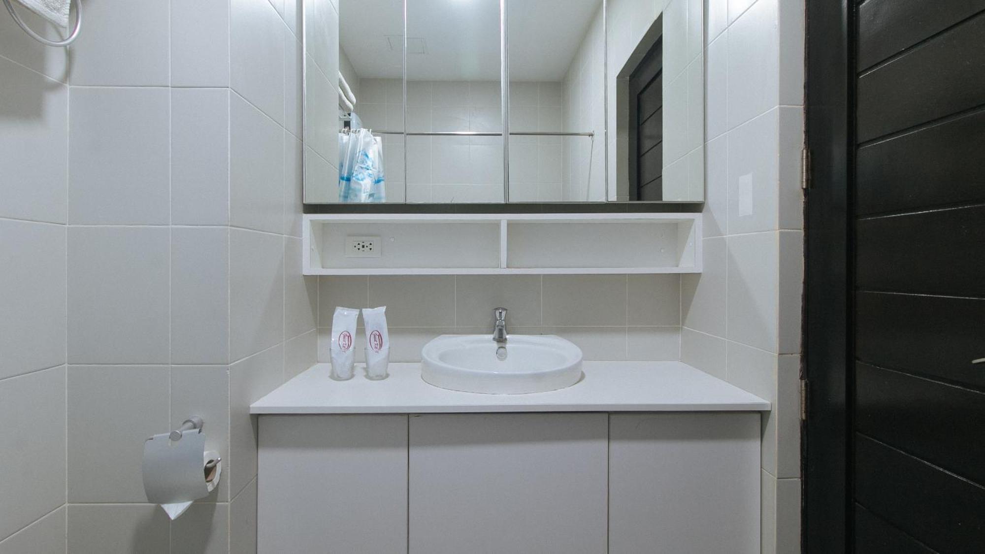 Reddoorz @ Leoncia Apartelle Mandawe Extérieur photo
