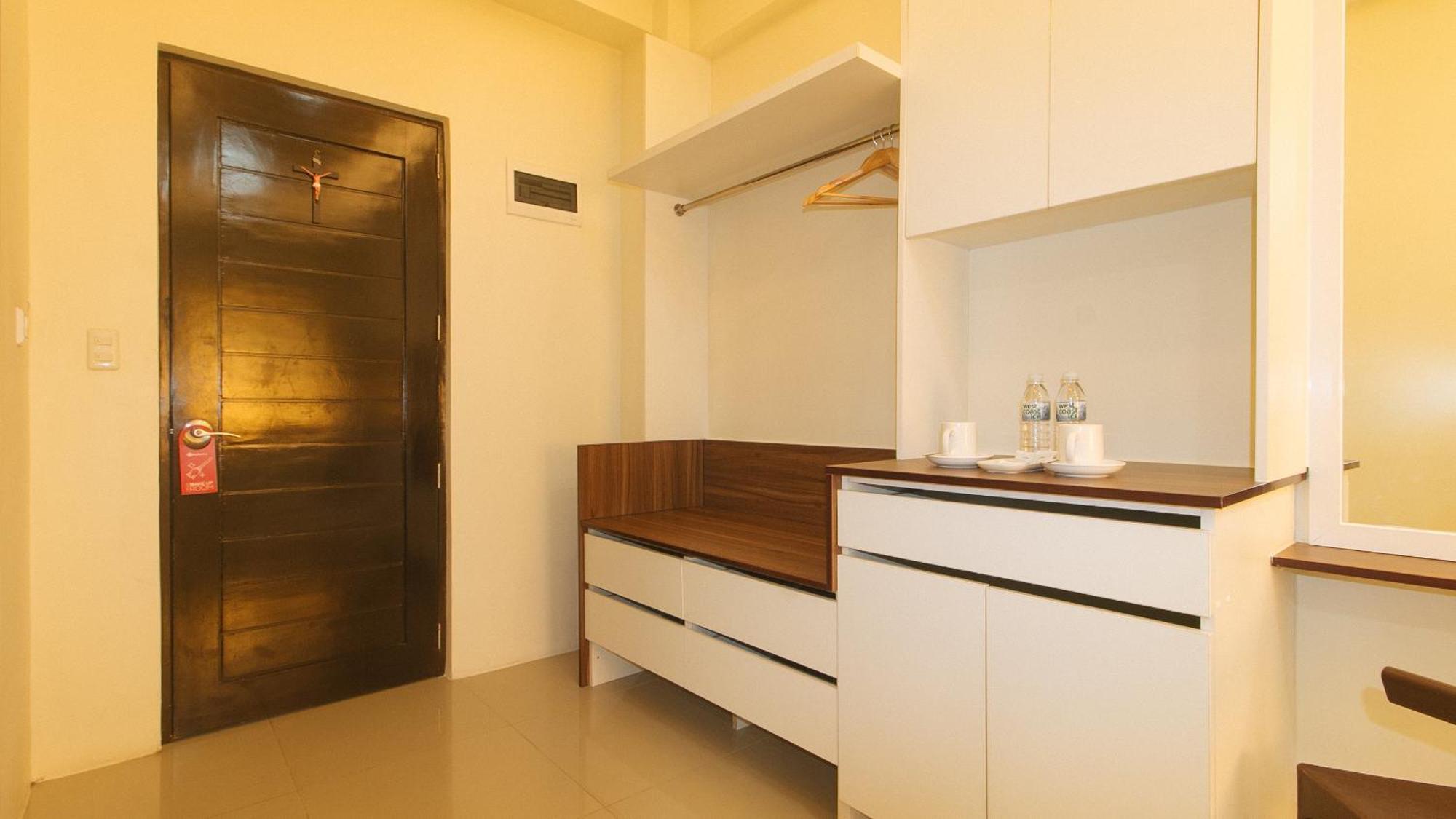 Reddoorz @ Leoncia Apartelle Mandawe Extérieur photo