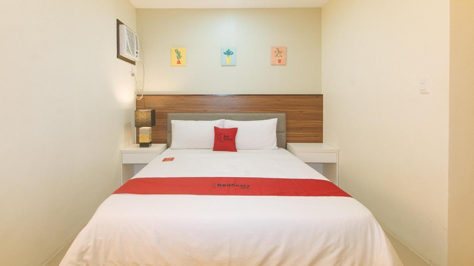 Reddoorz @ Leoncia Apartelle Mandawe Extérieur photo
