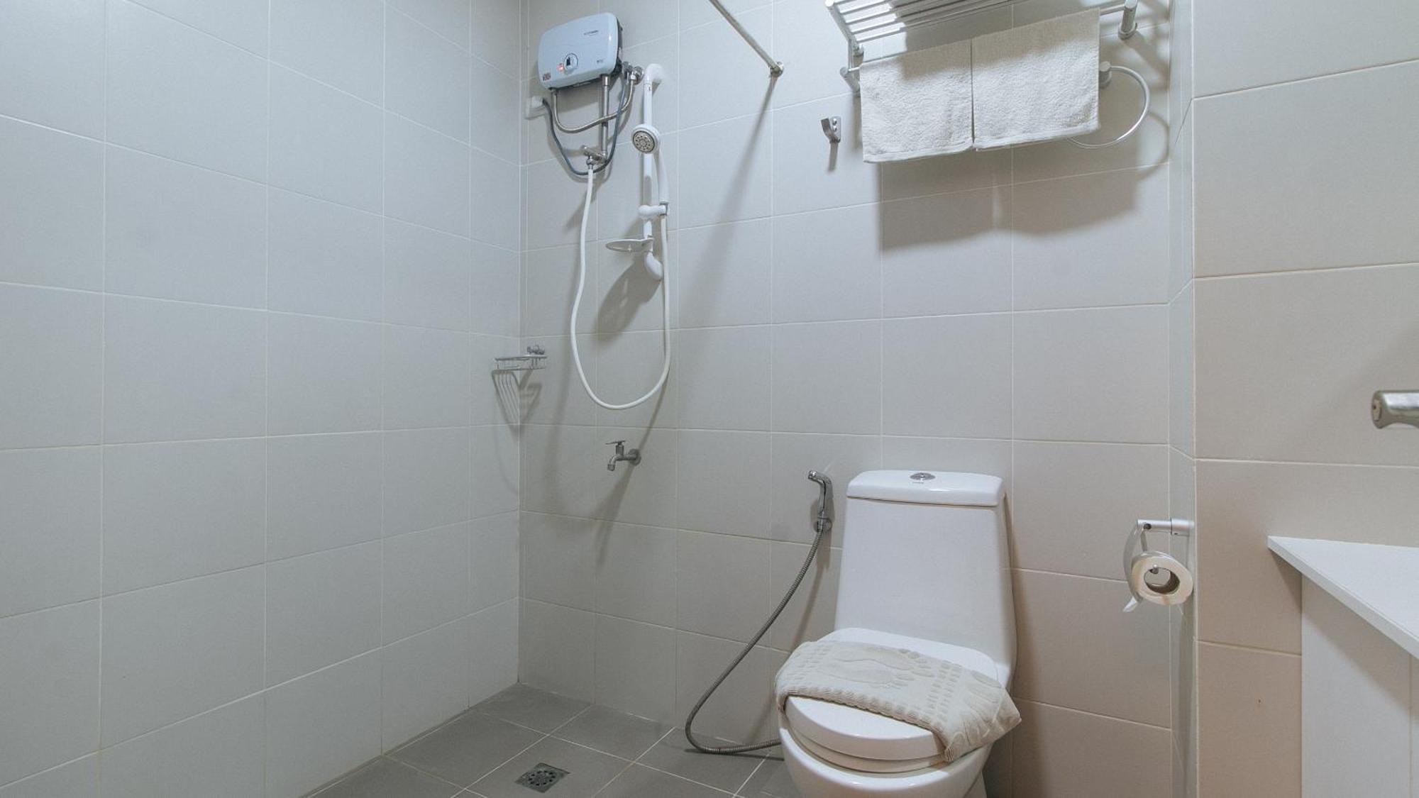 Reddoorz @ Leoncia Apartelle Mandawe Extérieur photo