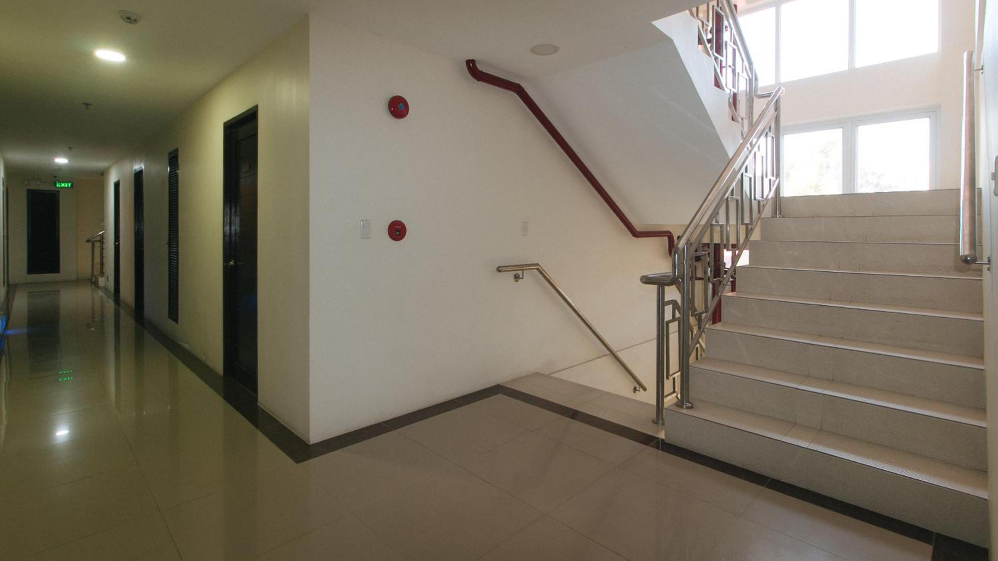 Reddoorz @ Leoncia Apartelle Mandawe Extérieur photo